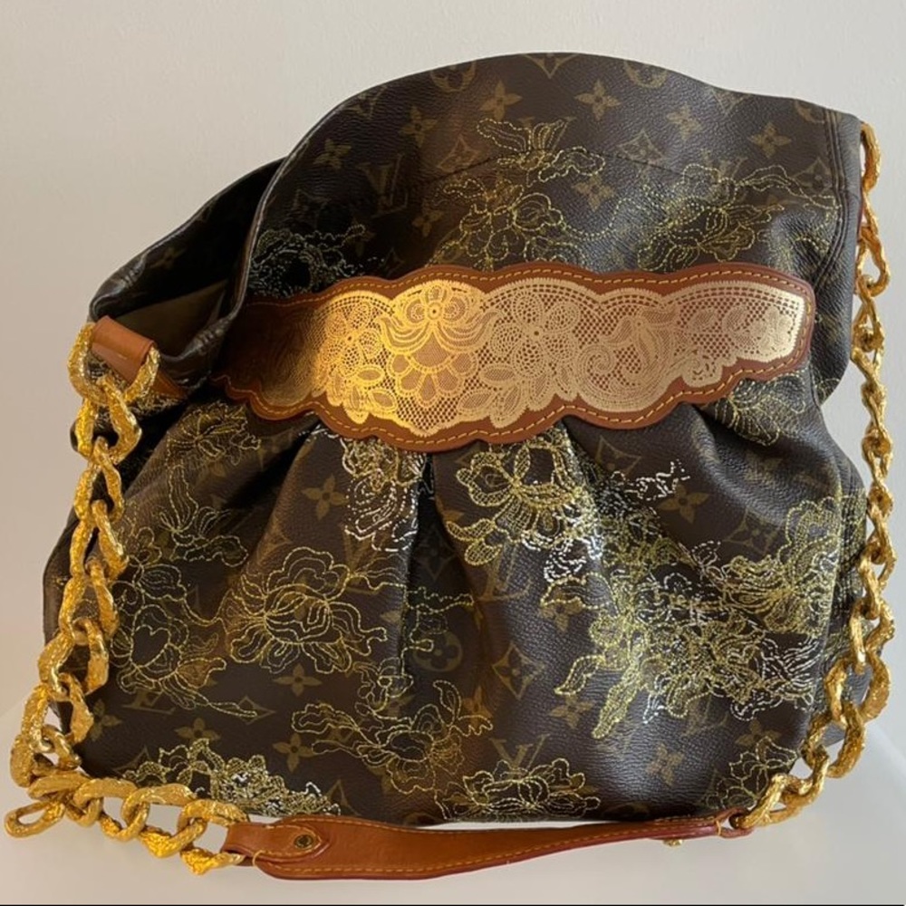 LOUIS VUITTON
Limited Edition Silver Dentelle